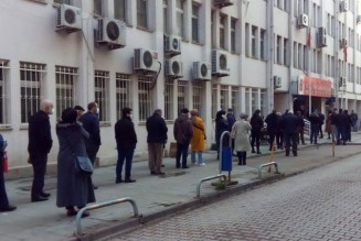 Vergi dairelerin önünde uzun kuyruklar oluştu