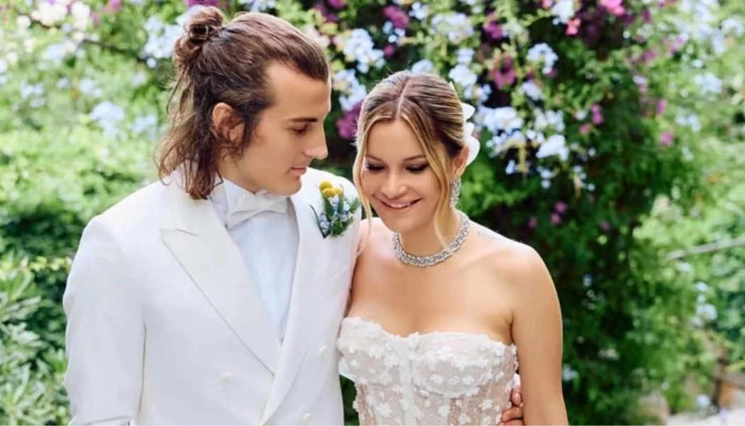 1 ay önce evlenen futbolcu Çağlar Söyüncü baba oluyor