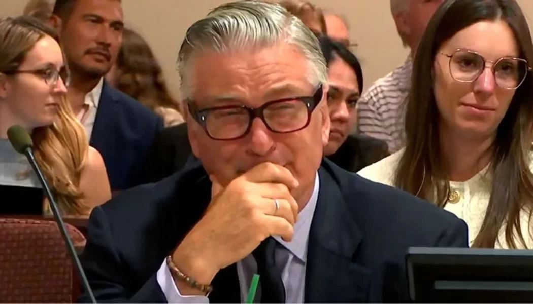 Sette yanlışlıkla görüntü yönetmenini öldüren Alec Baldwin davasında karar çıktı! Suçlamalar düşünce hüngür hüngür ağladı