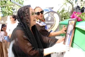Oğlunu son yolculuğuna uğurlayan Safiye Soyman’ın sözleri yürekleri burktu: Sanki beni bekliyormuş