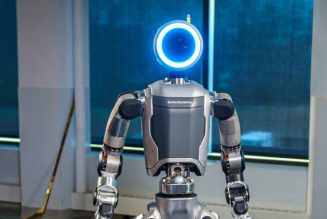 Boston Dynamics ve Toyota, robotlara öğrenmeyi öğretiyor