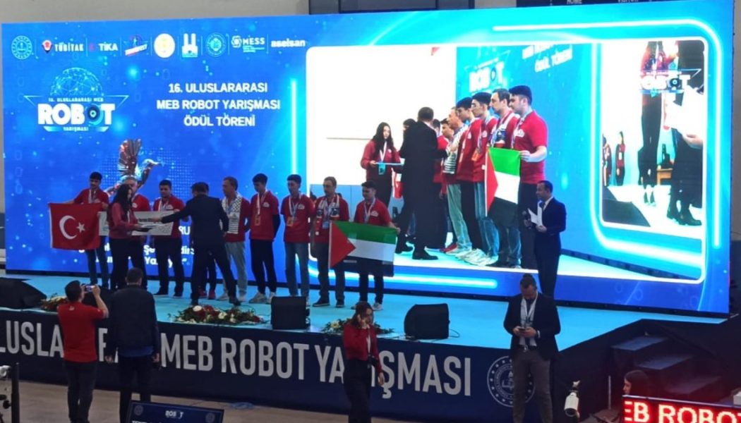 Kütahyalı öğrenci robot yarışmasında dünya şampiyonu oldu