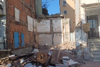 İstanbul Yenikapı’da kısmi çöken bina yıkıldı