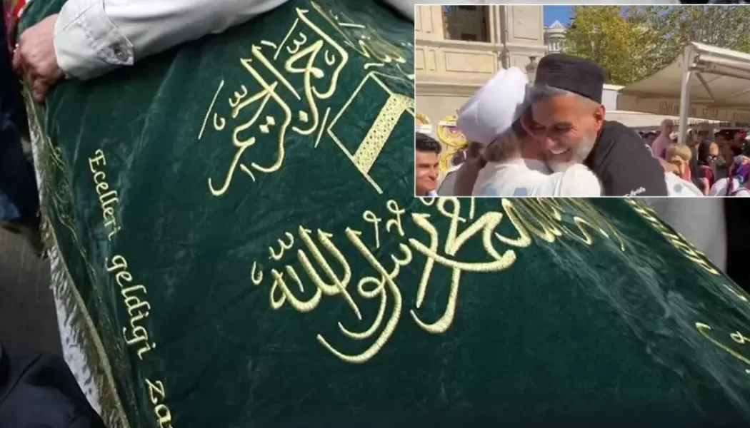 Ahu Tuğba’nın cenaze töreninde ilginç anlar! Birbirlerini kucaklayıp havaya kaldırdılar
