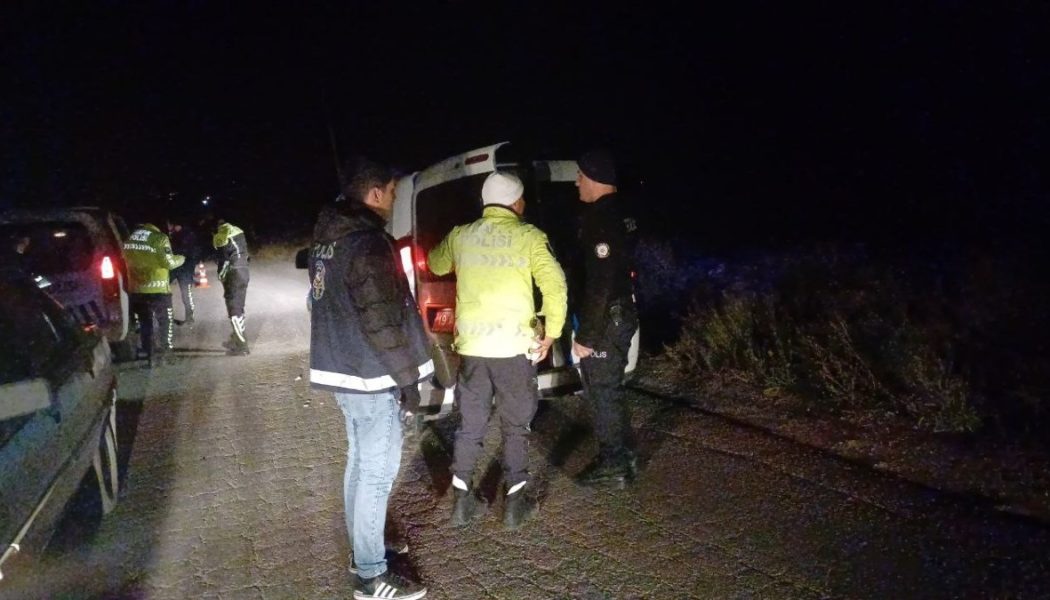 Çorum’da trafik polislerinin şüphelendiği araçta uyuşturucu ele geçirildi
