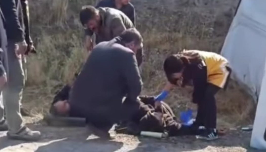 Van’da minibüs takla attı: 3 yaralı