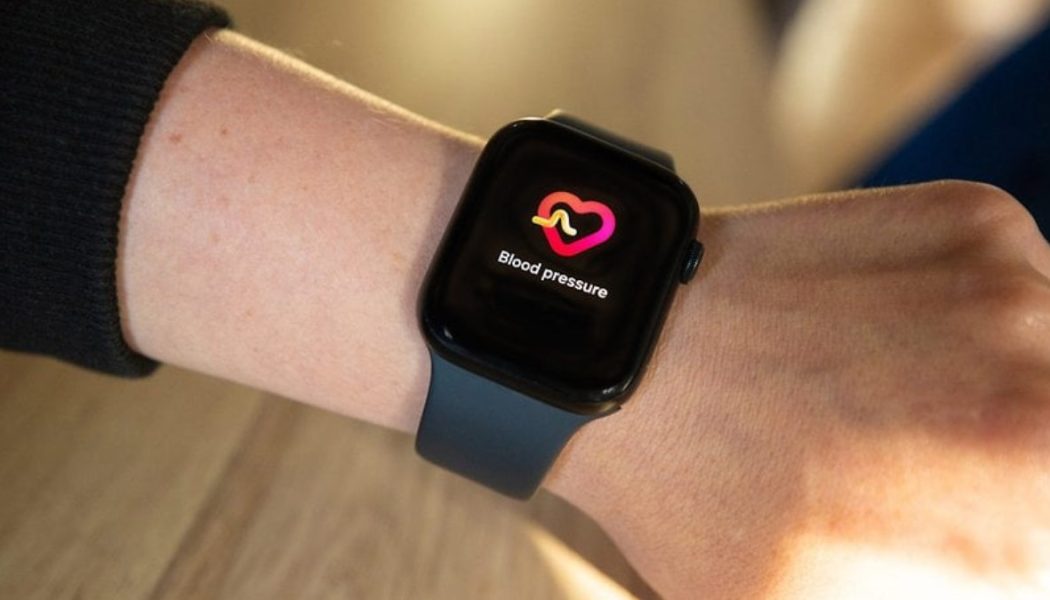Yeni nesil Apple Watch kan basıncı izleme özelliğine kavuşuyor