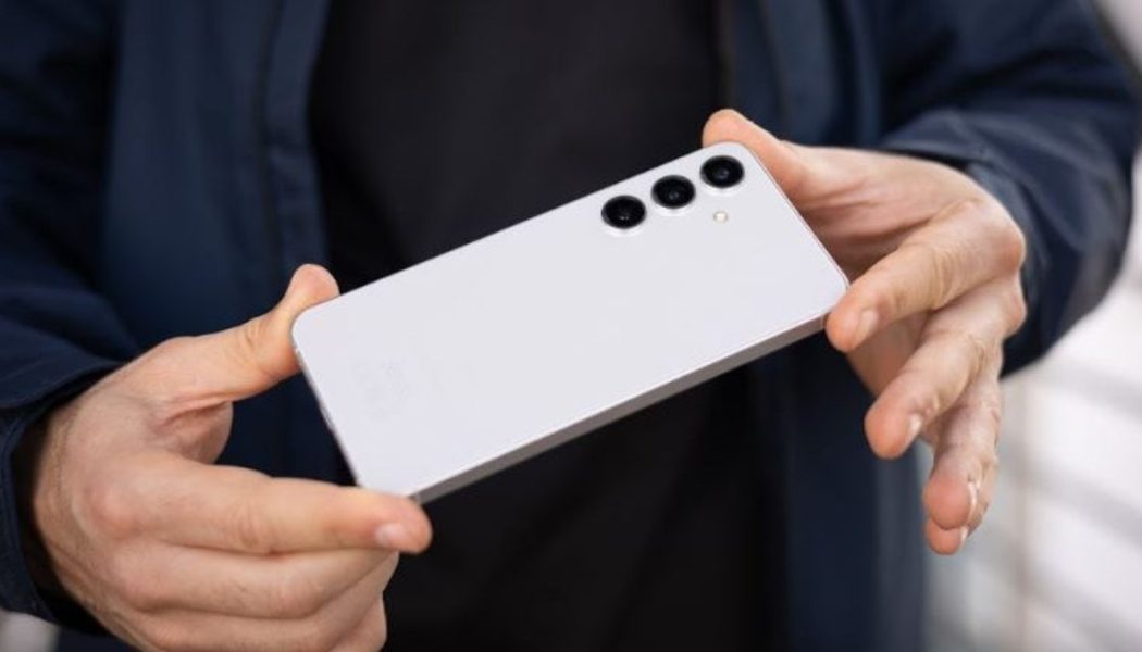 Samsung Galaxy S25 Ultra ince tasarımıyla ortaya çıktı