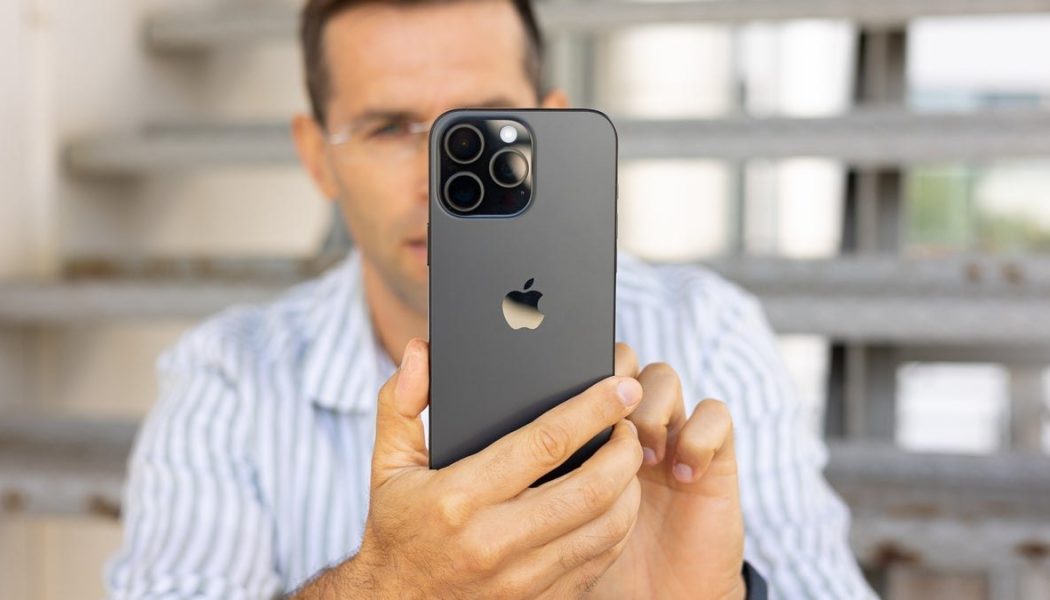 Apple, dünyanın en büyük akıllı telefon pazarında iPhone fiyatlarını düşürdü