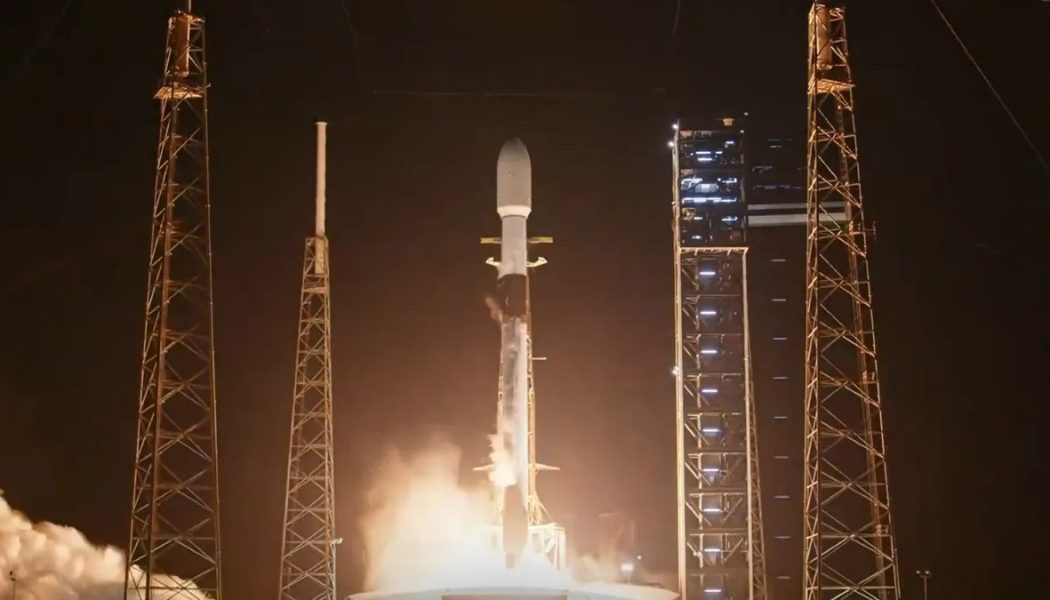SpaceX, 2025’in ilk Falcon 9 roketini fırlattı: Thuraya 4 uydusu yörüngede