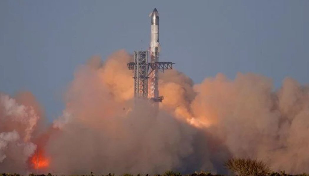 Uzay roketi Starship 8’inci uçuş testinde de patladı