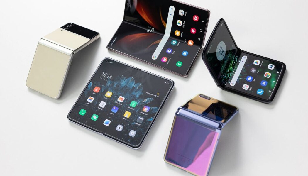 Motorola, Galaxy Z Fold’a rakip olacak bir katlanabilir cihaz üzerinde çalışıyor