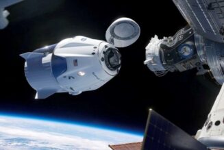 Tarihi kurtarma görevi başladı: SpaceX roketi ISS’ye yanaştı