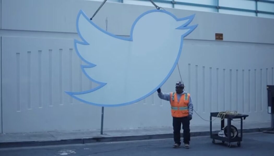 Twitter merkez ofisindeki dev kuş logosu açık artırmaya çıktı